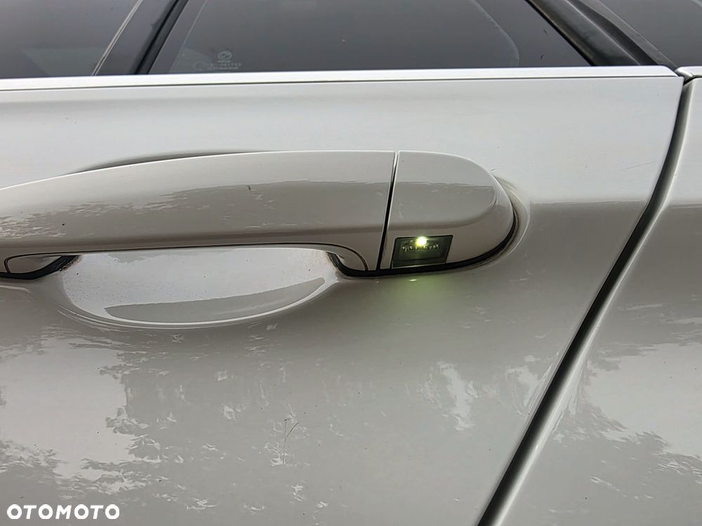 BMW Seria 3 318d Blue Performance Sport Line - 32
