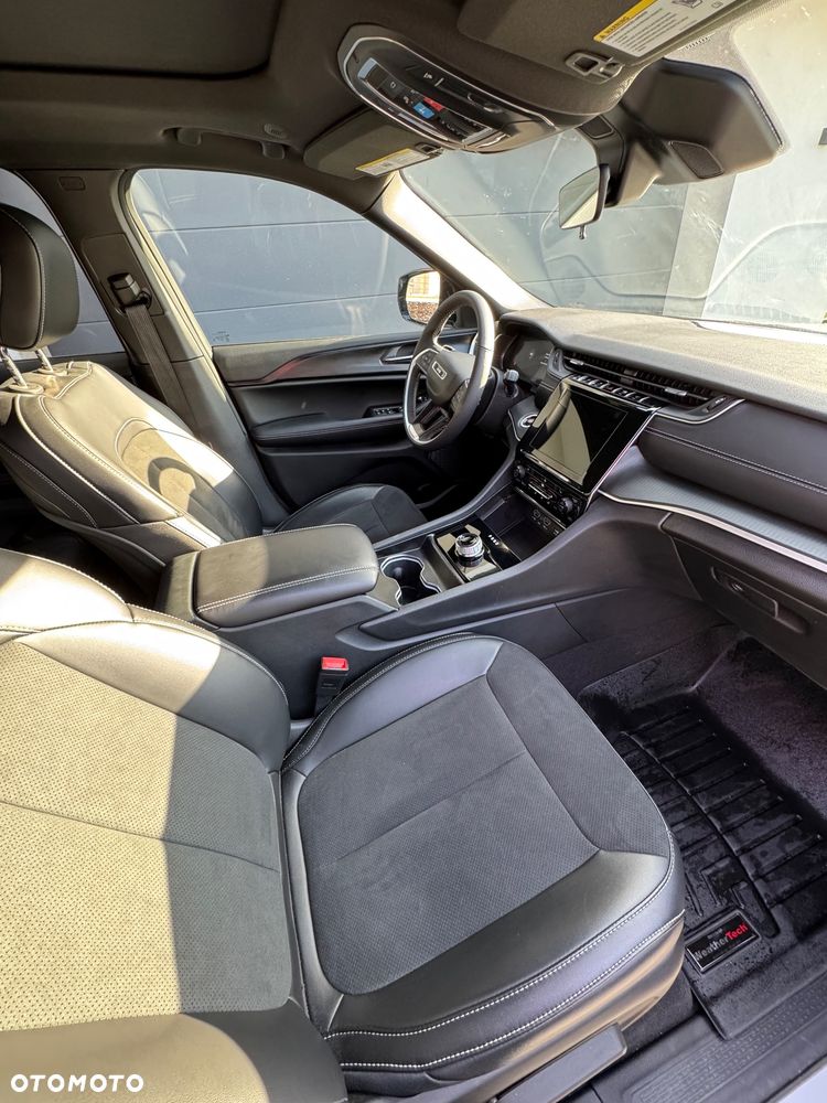 Jeep Grand Cherokee - 11