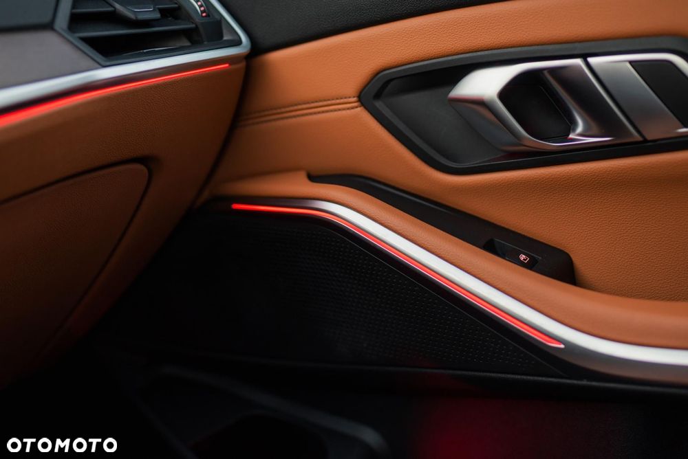 BMW Seria 3 320d Luxury Line - 34