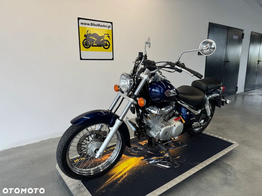 Suzuki Intruder - 4