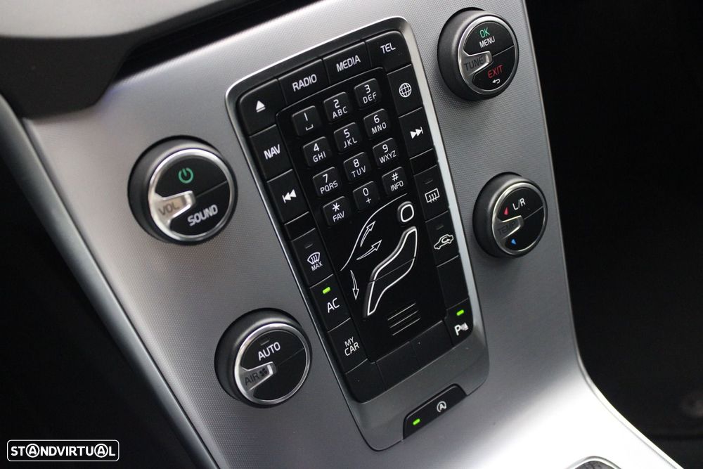 Volvo V40 Cross Country 2.0 D3 Momentum - 21