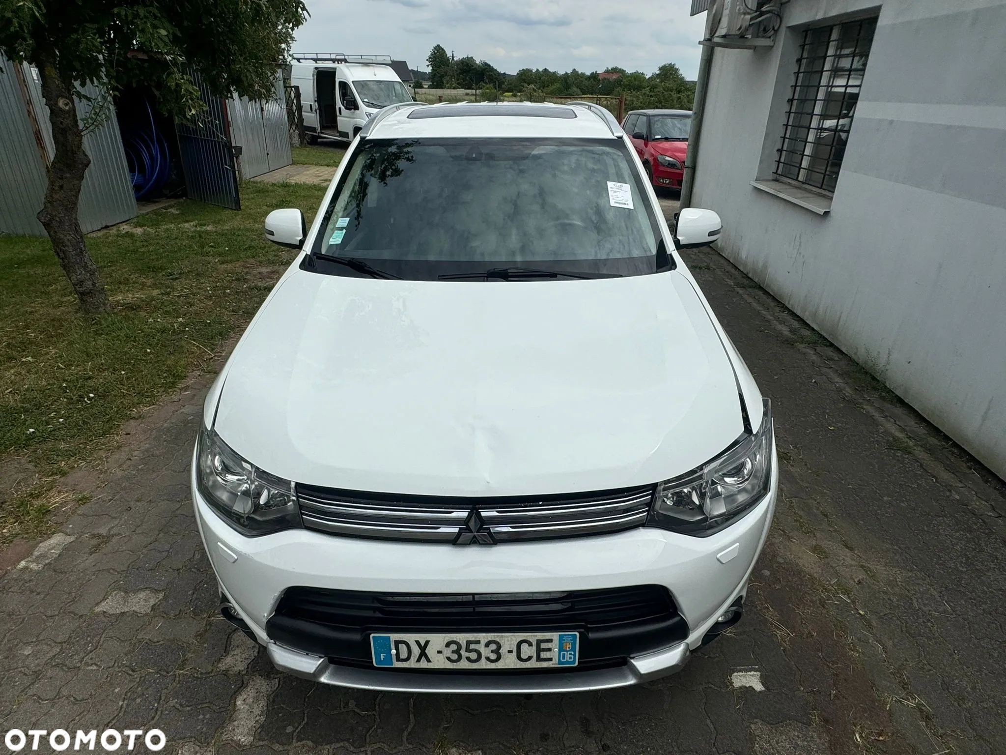 Mitsubishi Outlander - 1