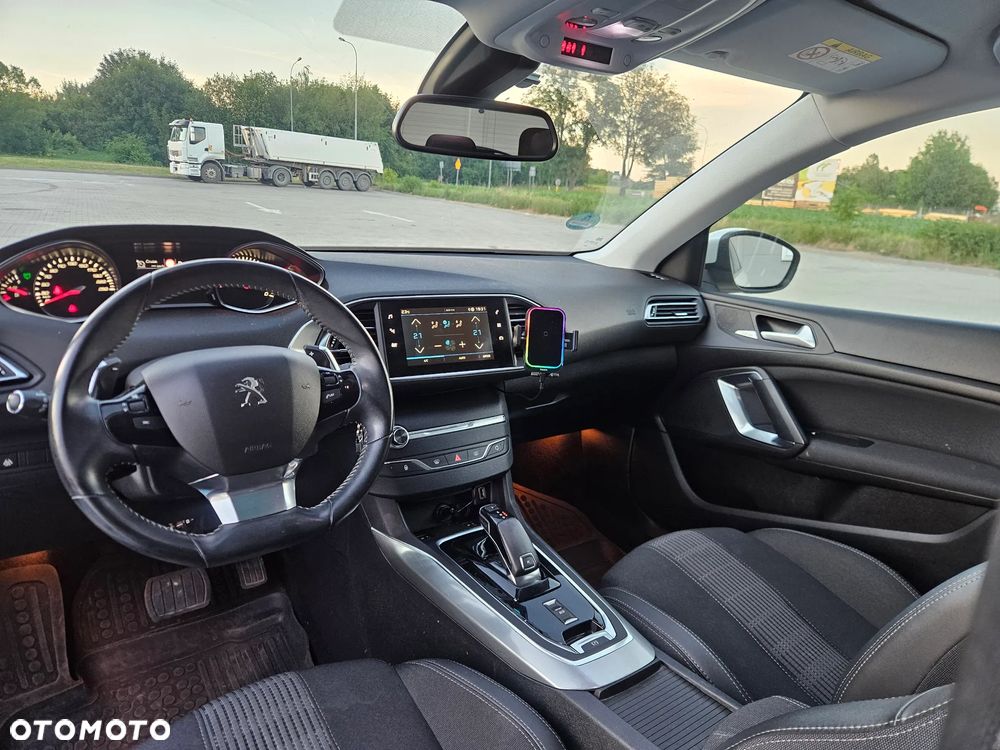 Peugeot 308 1.2 PureTech GPF Allure S&S EAT8 - 11