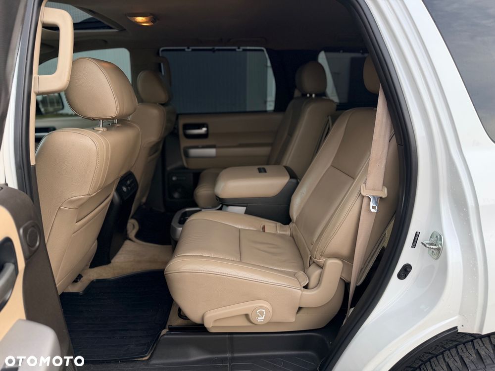 Toyota Sequoia - 22