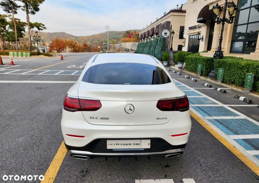 Mercedes-Benz GLC 300 4Matic 9G-TRONIC Exclusive - 5