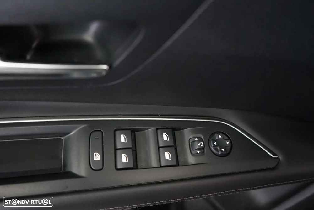 Peugeot 3008 1.2 PureTech Allure EAT8 - 18
