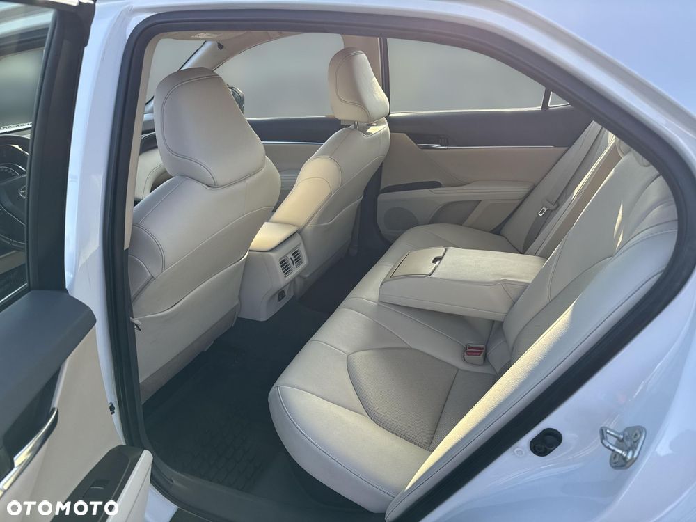 Toyota Camry 2.5 Hybrid Comfort CVT - 10