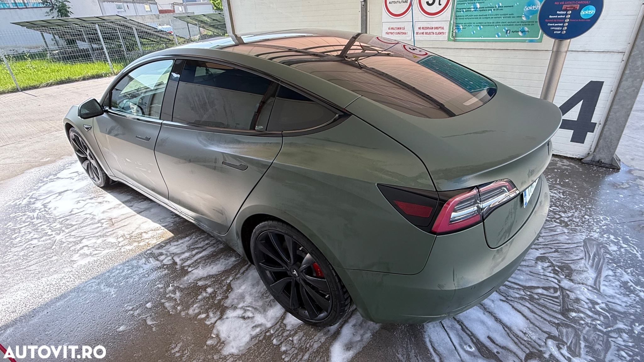 Tesla Model 3 - 4