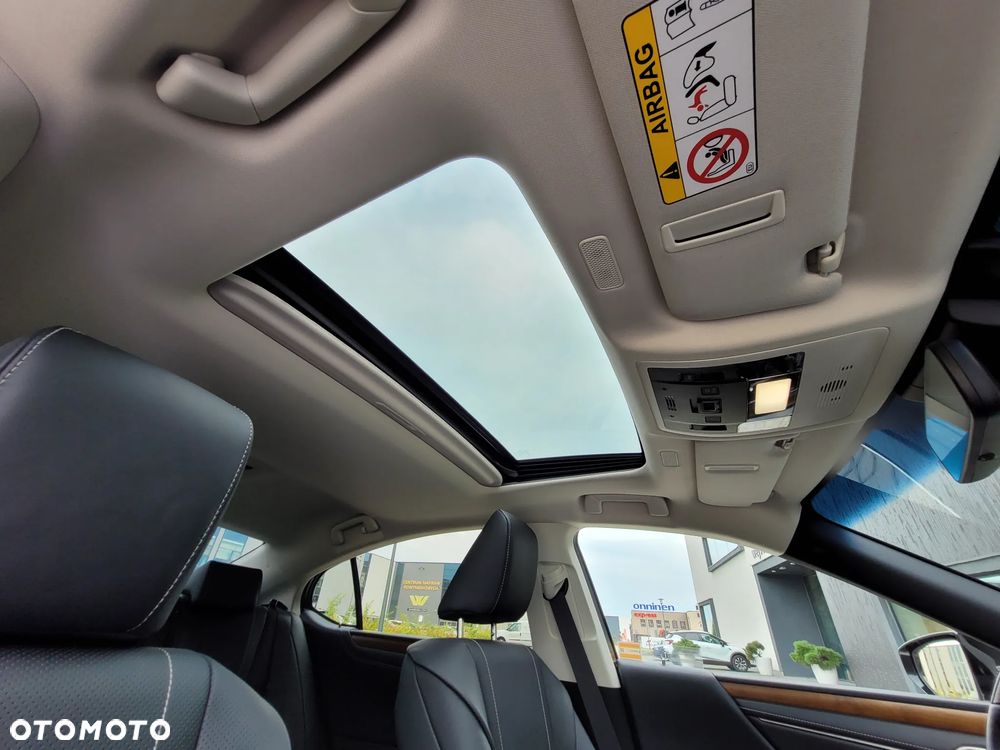 Lexus ES 300h Prestige - 17