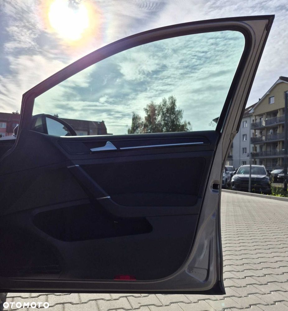 Volkswagen Golf - 26