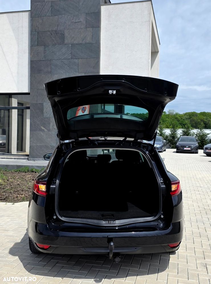 Renault Megane TCe 140 GPF LIMITED - 12