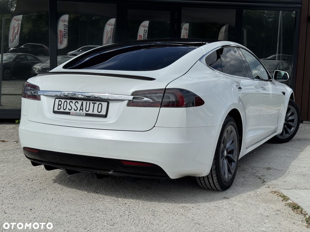 Tesla Model S - 22