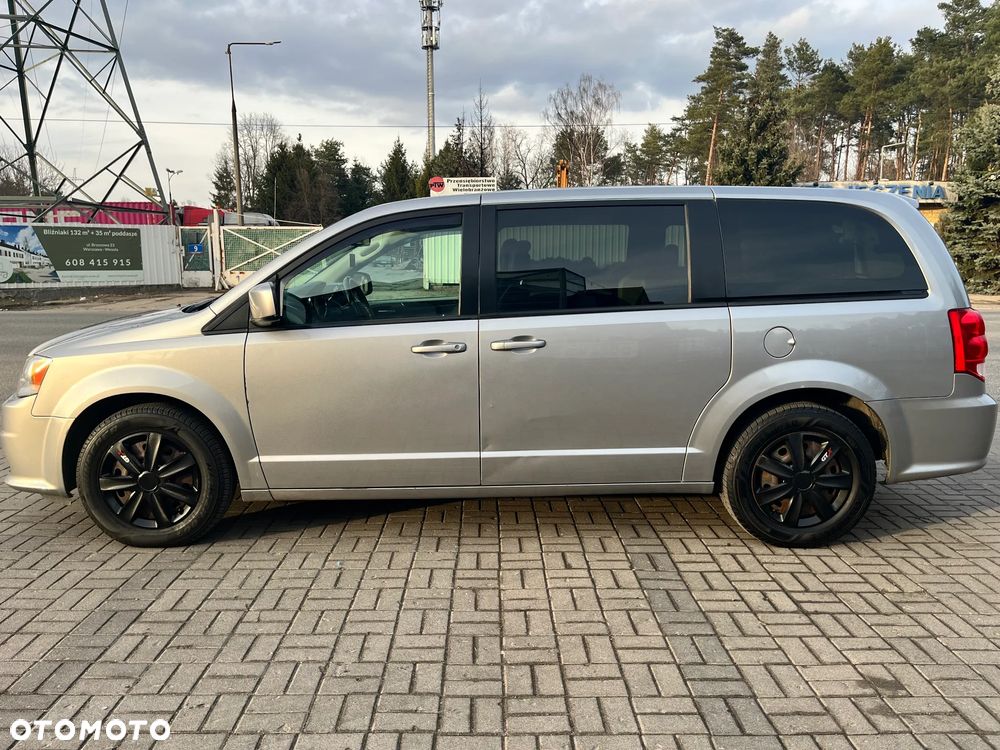 Dodge Grand Caravan - 4