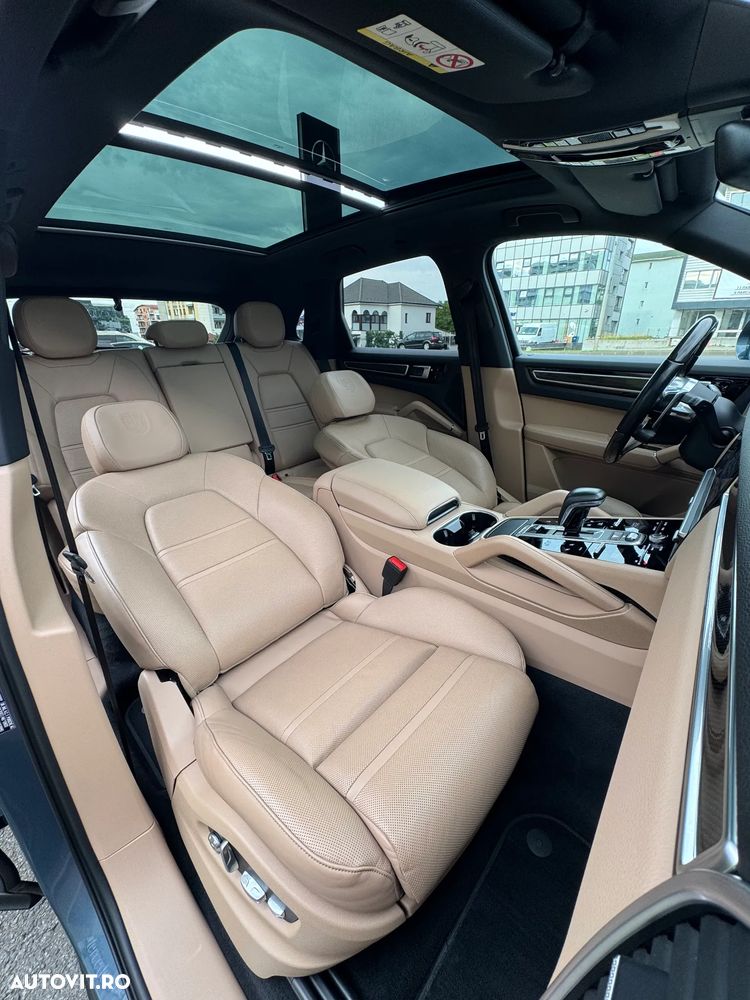 Porsche Cayenne - 12