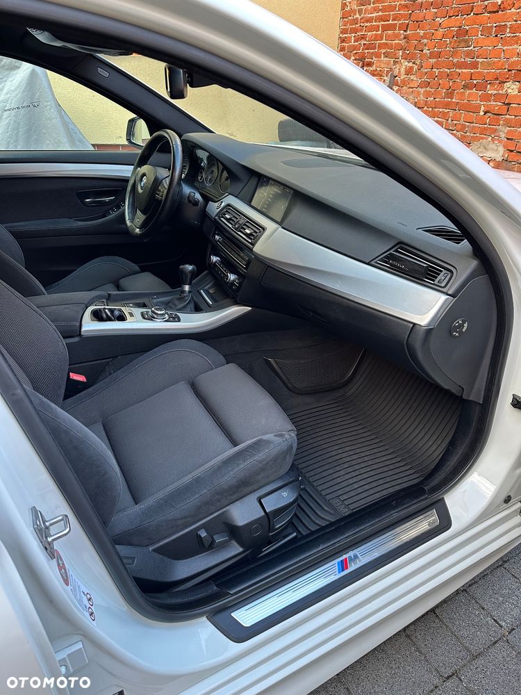 BMW Seria 5 525d - 16