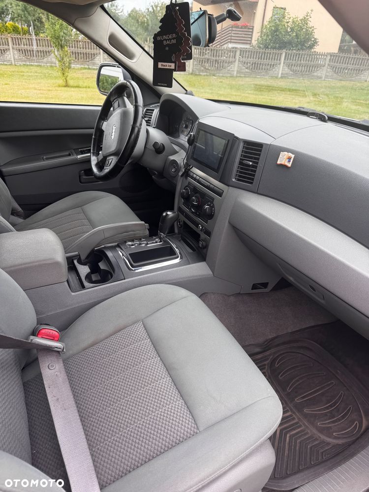Jeep Grand Cherokee - 12