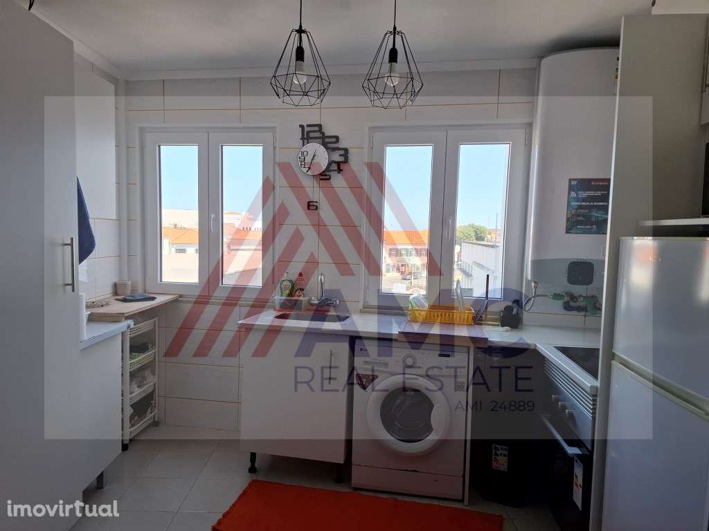 VENDE-SE EDÍFICIO PARA HABITAÇÃO E SERVIÇOS, MADALENA (PICO) - Grande imagem: 2/10