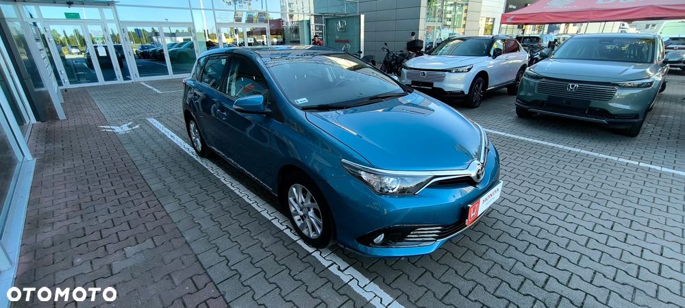 Toyota Auris 2017 photo 2