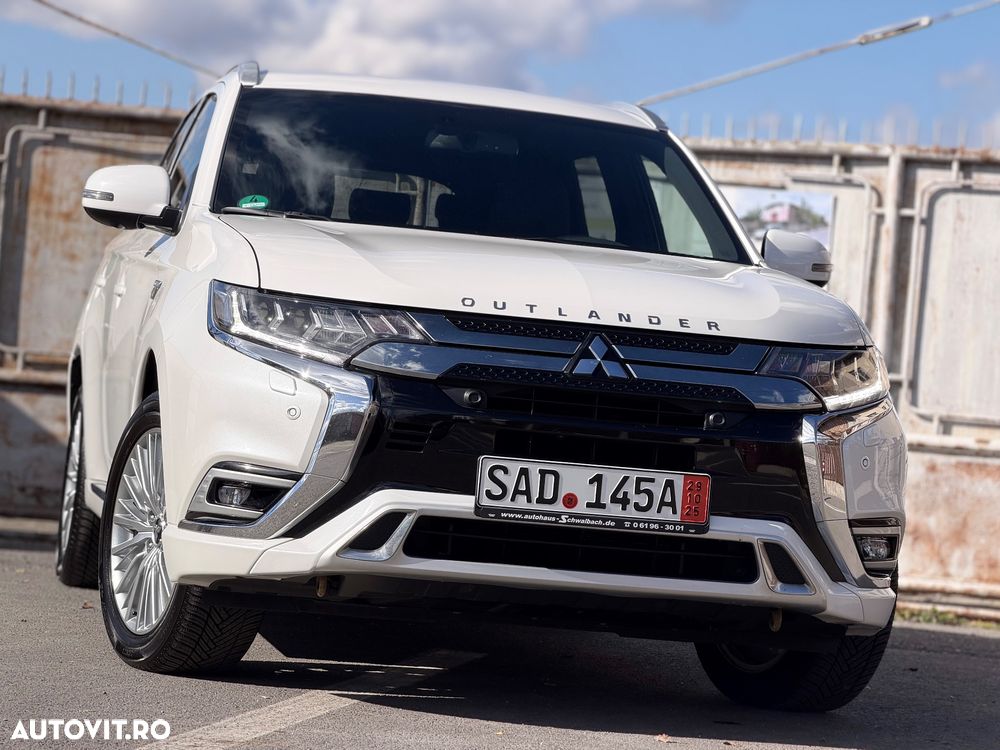 Mitsubishi Outlander ver-2-4-4wd-plug--in-hybrid-top - 5