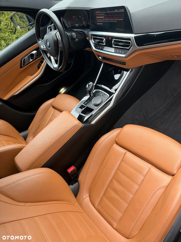 BMW Seria 3 330i xDrive Sport Line - 16