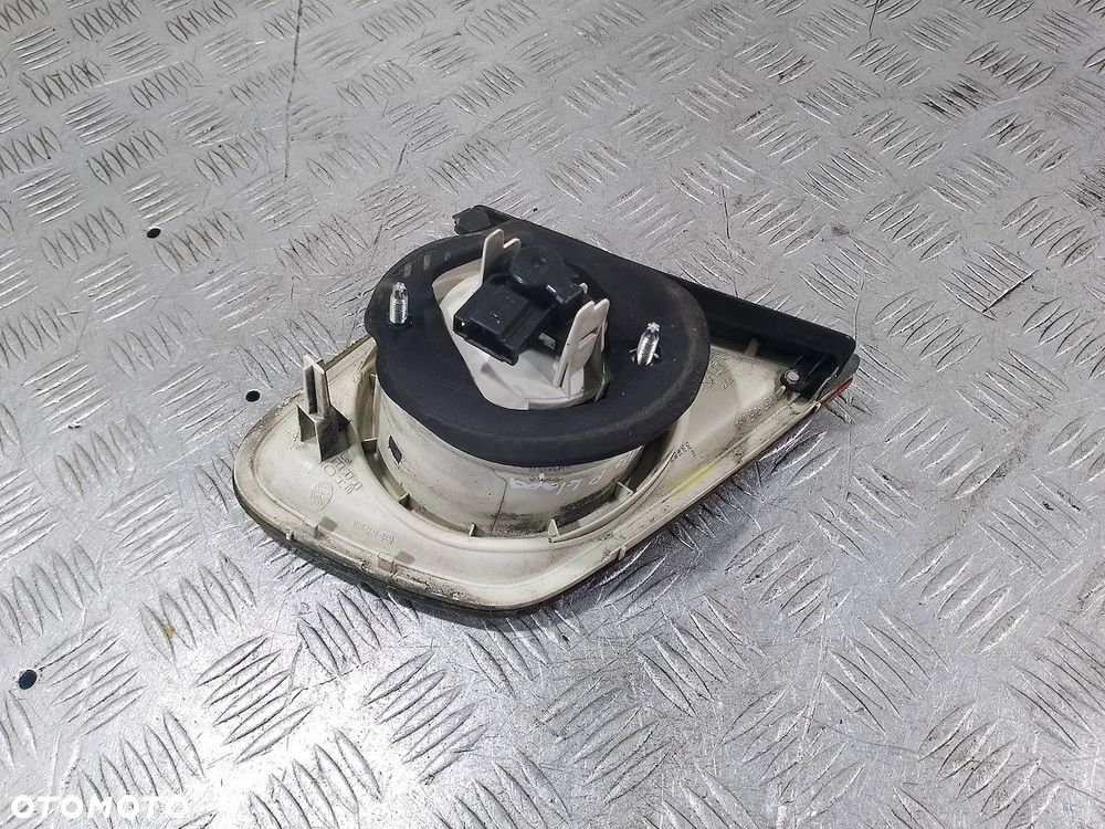 LAMPA TYLNA PRAWA W KLAPE SEDAN - 3