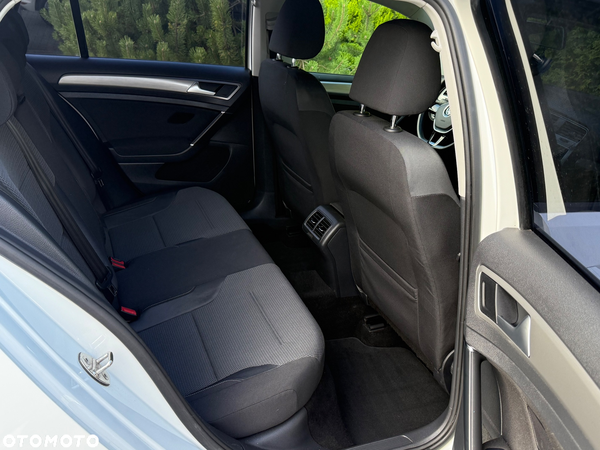 Volkswagen Golf - 10