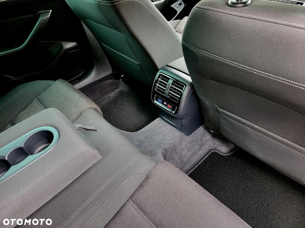 Volkswagen Passat - 22