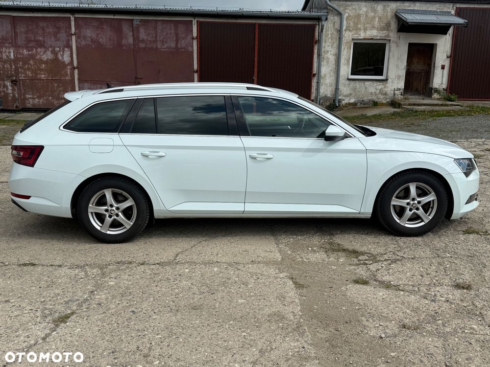 Skoda Superb 2.0 TDI DSG Ambition - 2