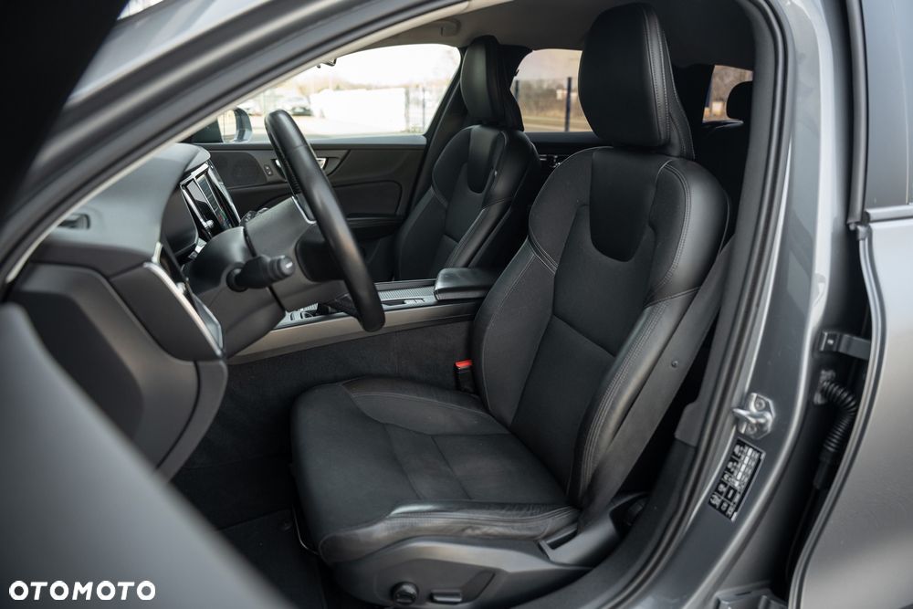 Volvo V60 D4 Drive-E Momentum - 24