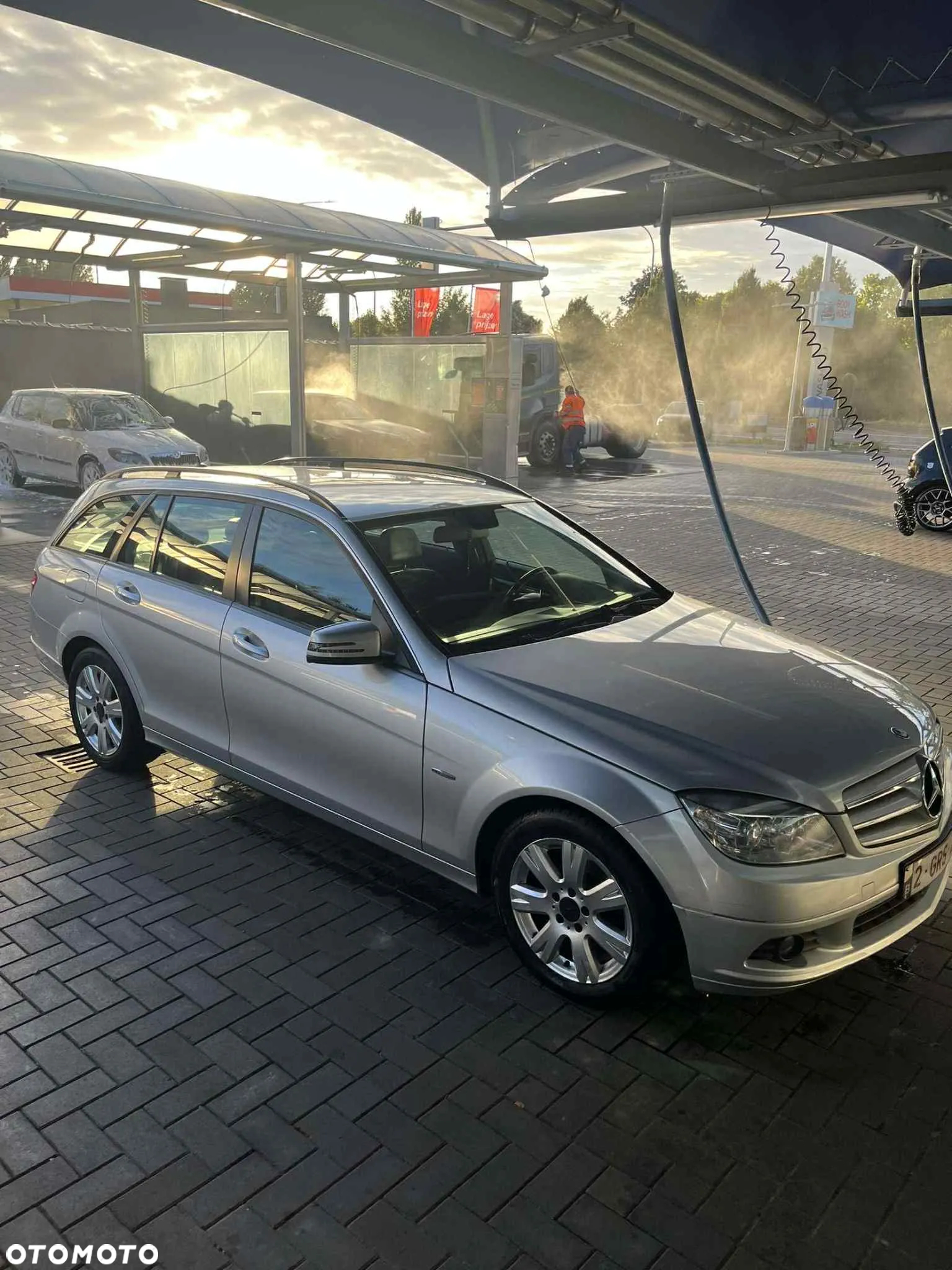 Mercedes-Benz Klasa C 180 T CDI DPF (BlueEFFICIENCY) Avantgarde - 2