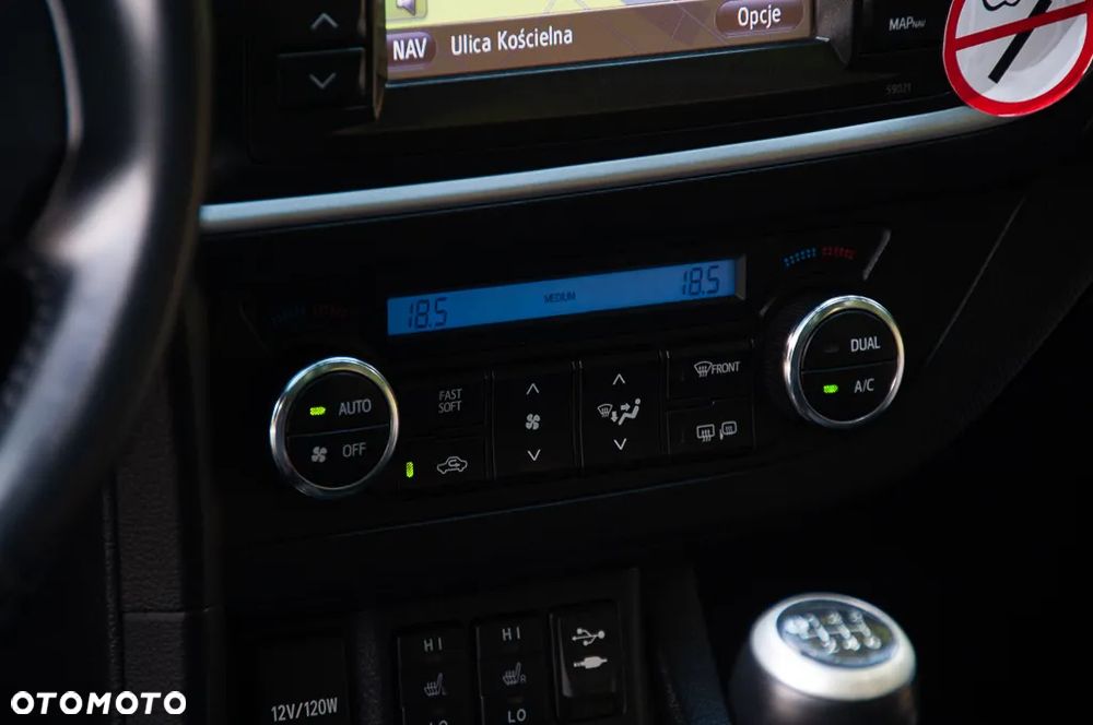 Toyota Auris 2.0 D-4D Executive - 33