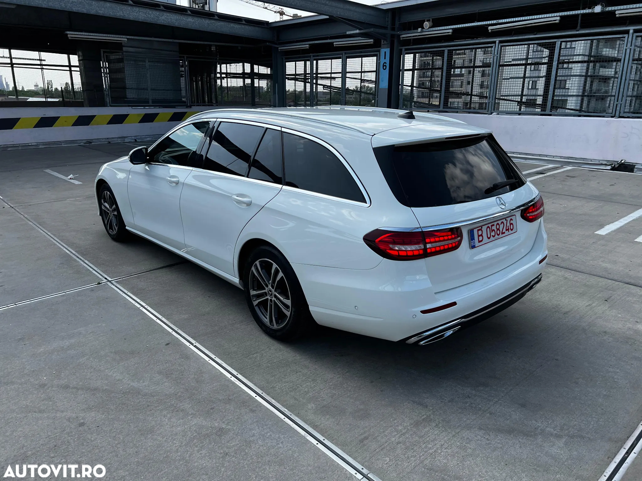 Mercedes-Benz E 220 d T 9G-TRONIC Avantgarde - 5