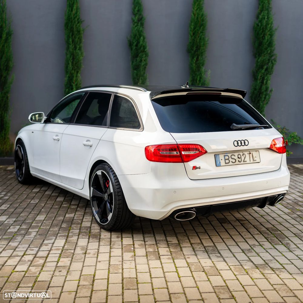 Audi A4 Avant 30 TDI S tronic S line - 4