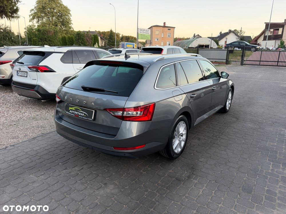 Skoda Superb 2.0 TDI SCR Style DSG - 32