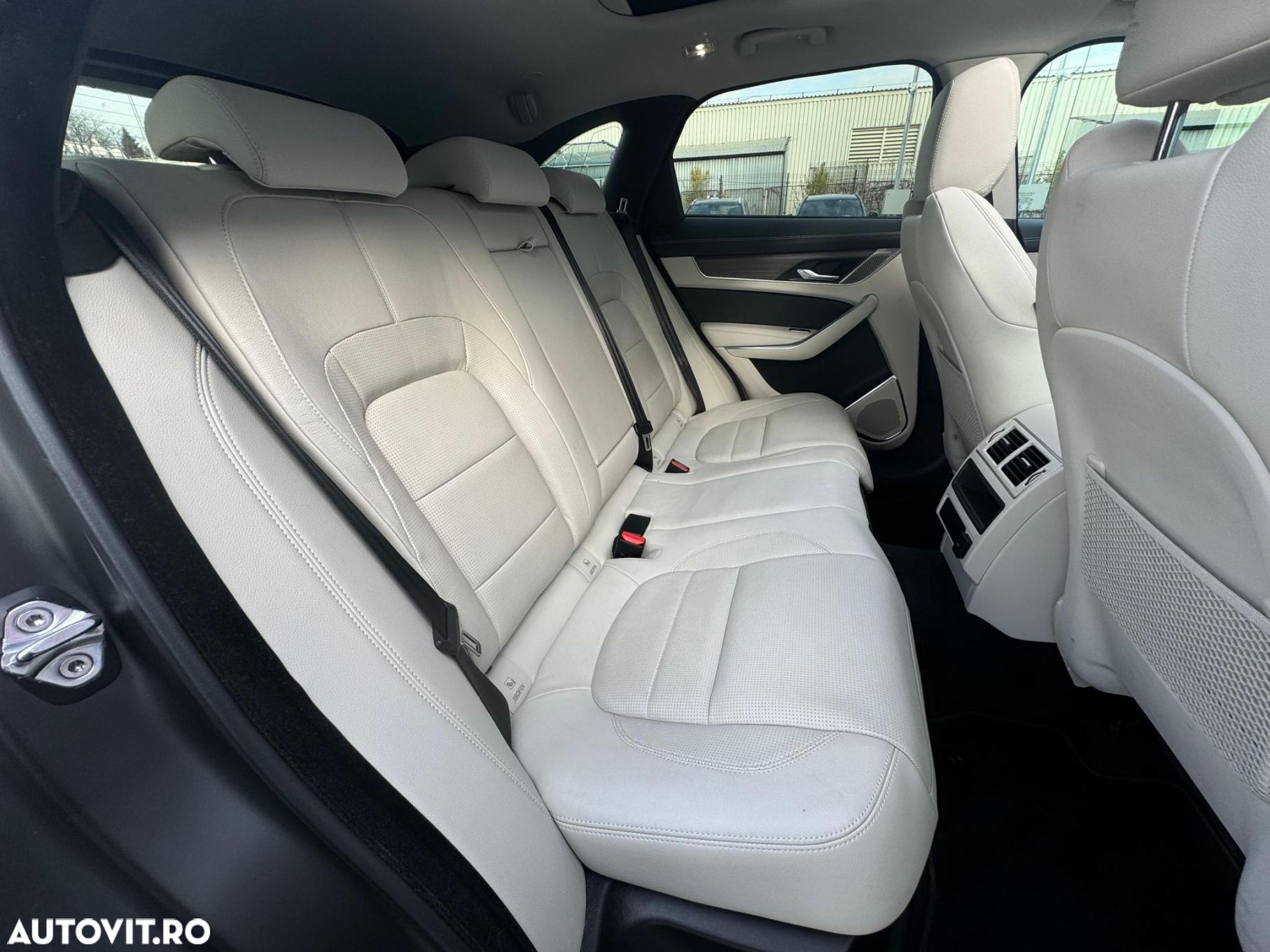 Jaguar F-Pace P400e AWD R-Dynamic SE - 17