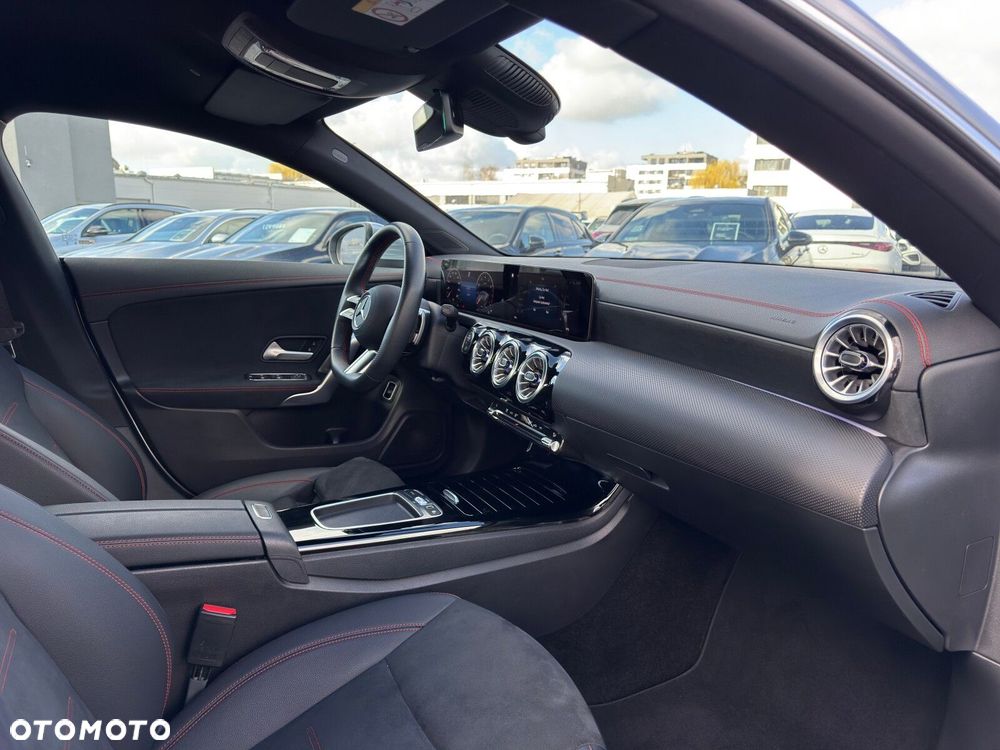 Mercedes-Benz CLA 200 AMG Line 7G-DCT - 24