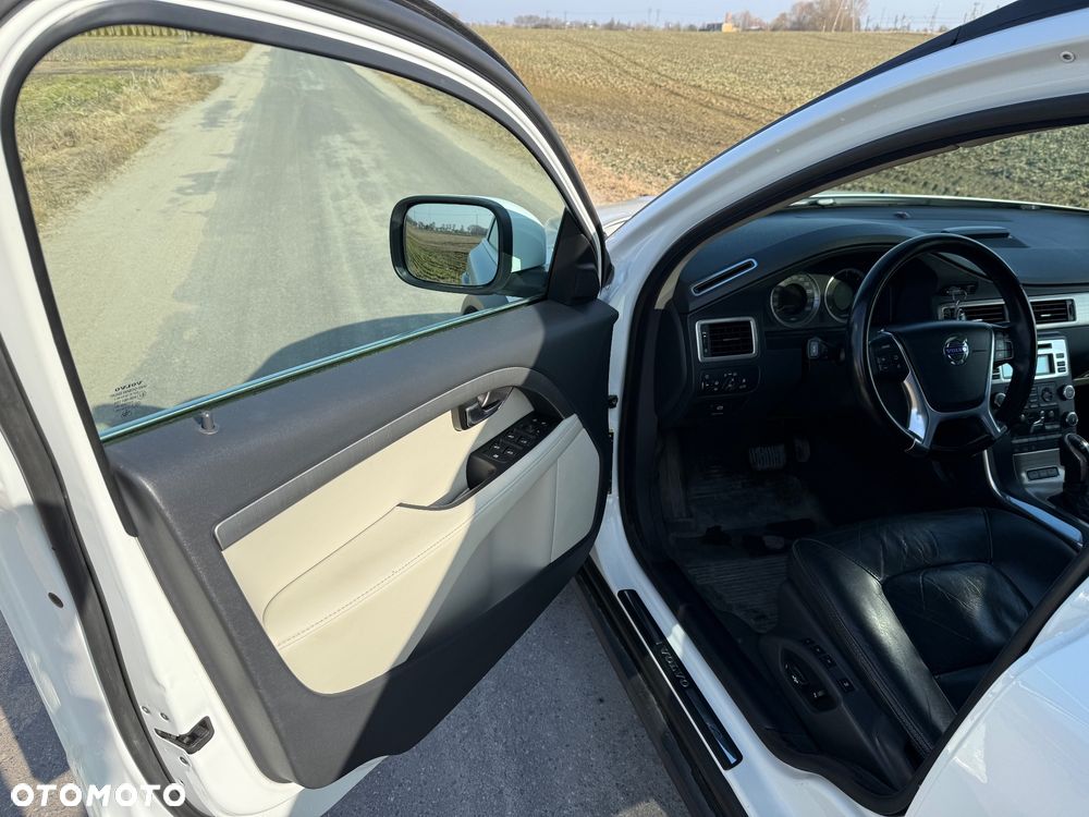 Volvo XC 70 D5 AWD Momentum - 22