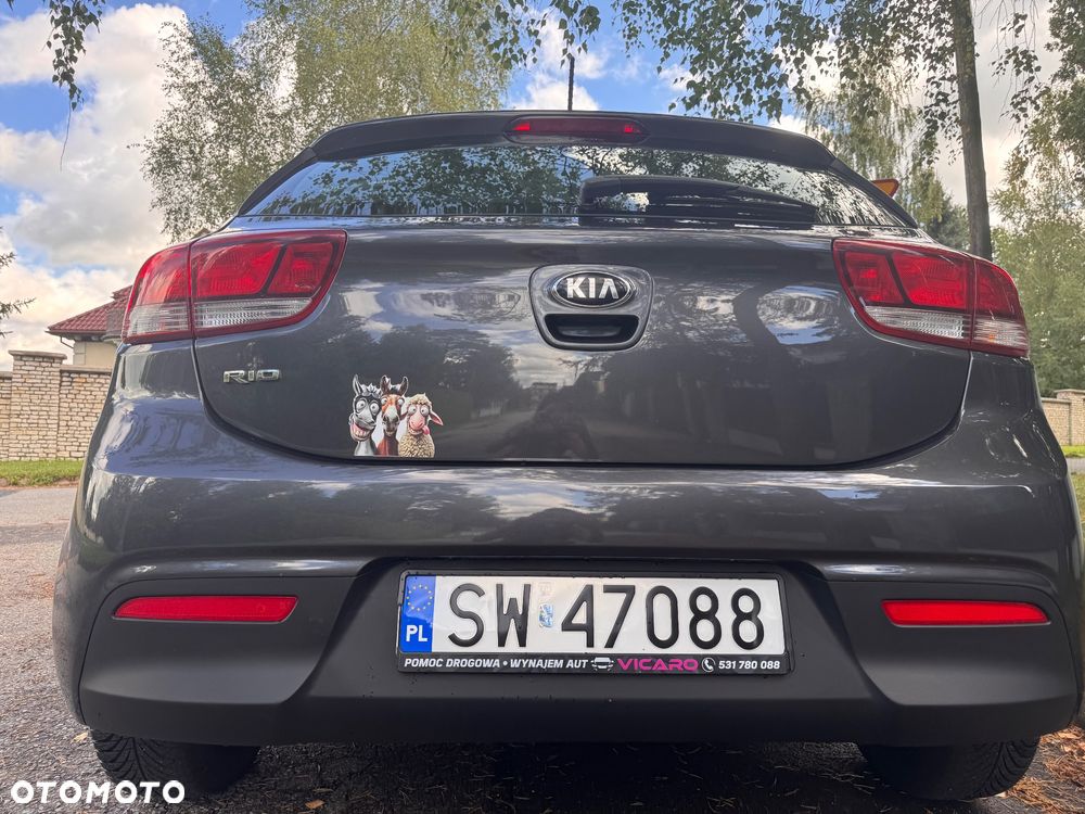 Kia Rio 1.4 M - 12