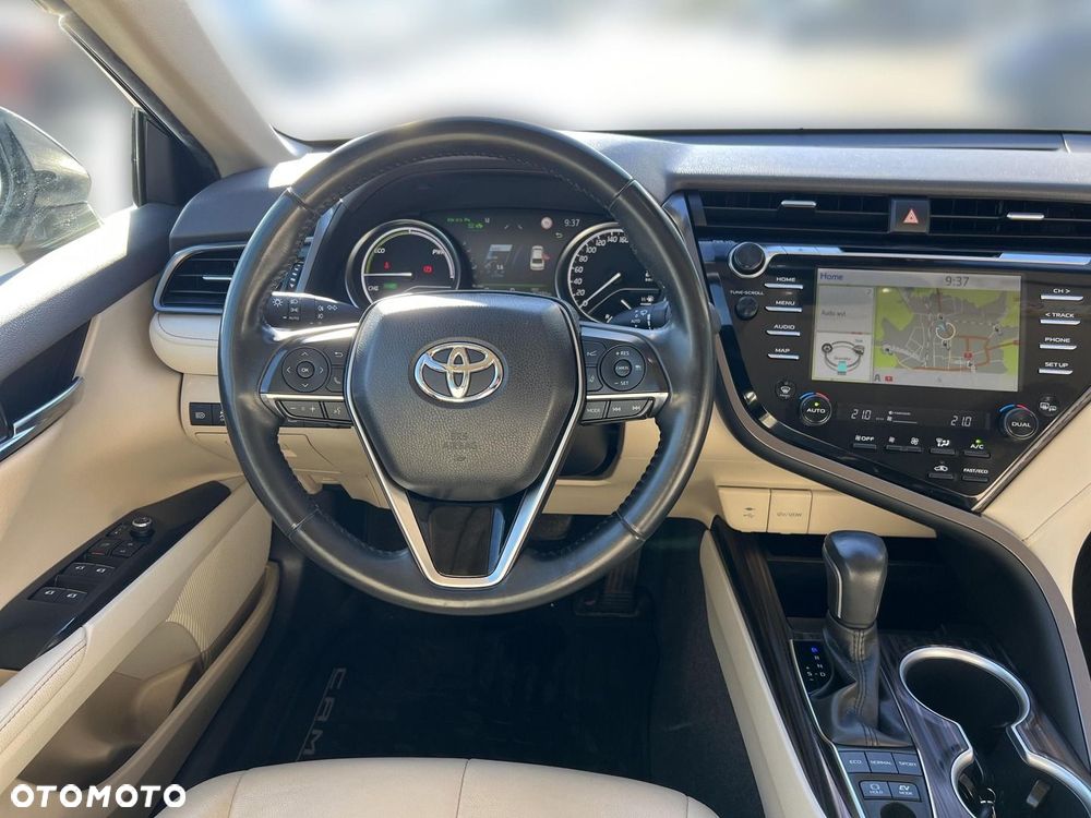 Toyota Camry 2.5 Hybrid Executive CVT - 18
