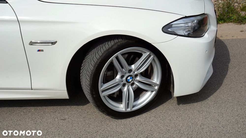 BMW Seria 5 525d xDrive Touring - 11