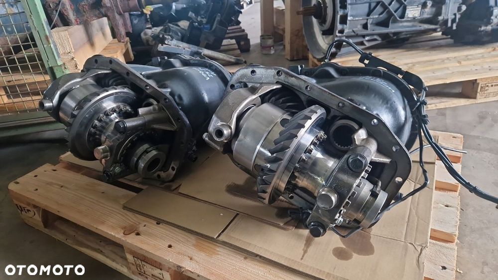 Wkład mostu Przelotowy Skrętny Mercedes Actros Arocs 8x8 FT233P-9/S22.5 - 2