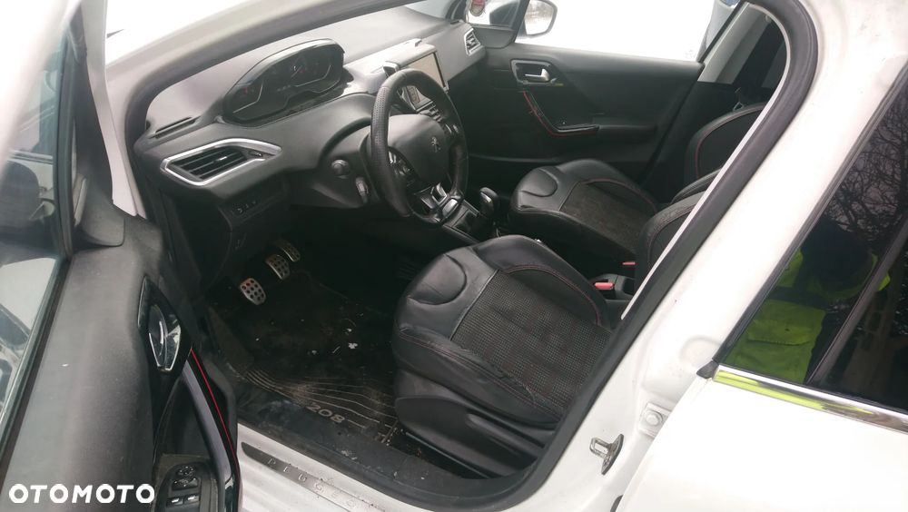 Peugeot 208 1.6 BlueHDi Active S&S - 15