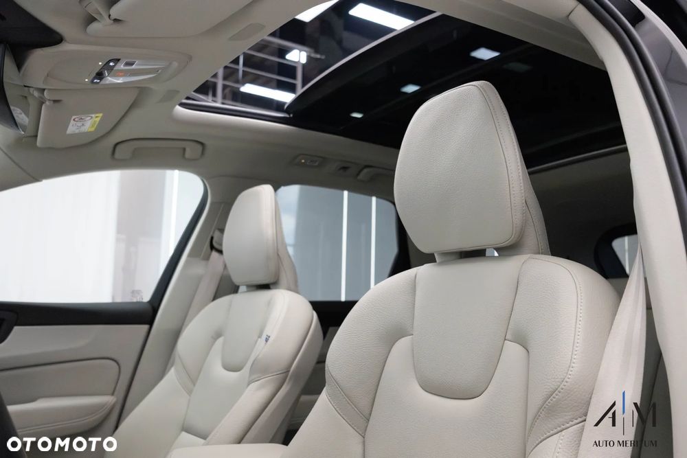 Volvo XC 60 B4 D AWD Plus Bright - 18
