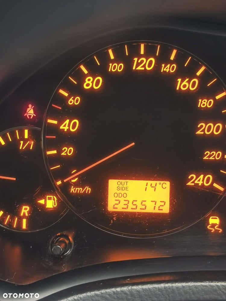 Toyota Avensis - 4