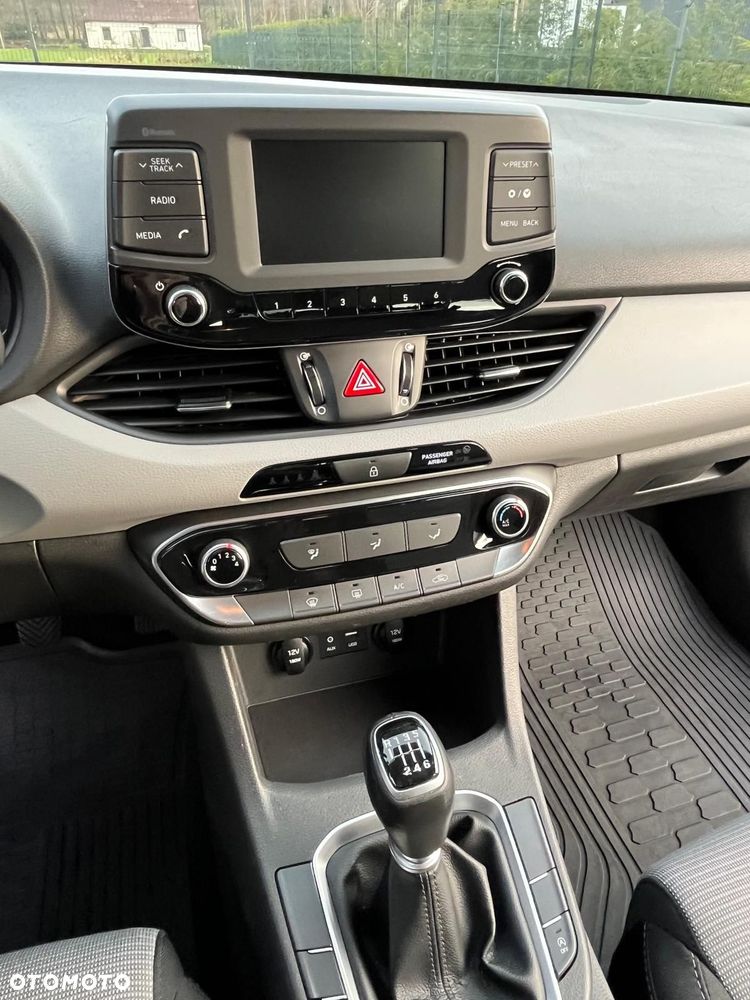 Hyundai i30 1.6 D Classic + - 18