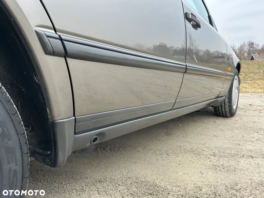 Mercedes-Benz W124 (1984-1993) - 12