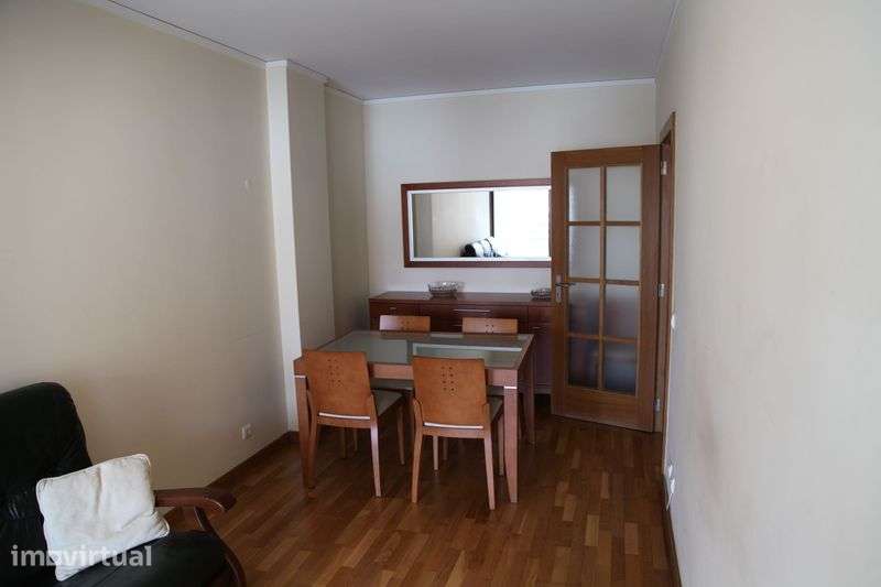 Arrenda-se Apartamento T1 Praça Galiza Porto - Grande imagem: 3/7