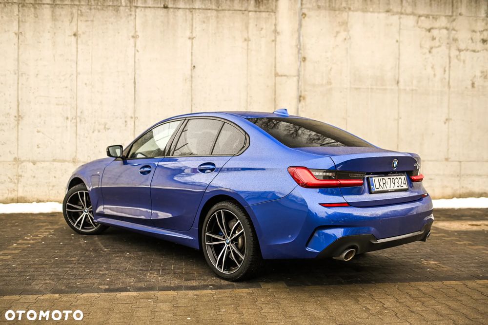 BMW Seria 3 330e M Sport - 12