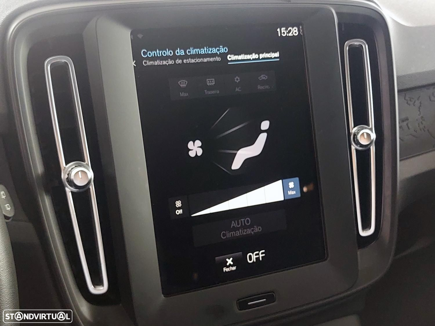 Volvo XC 40 1.5 T2 Momentum - 32