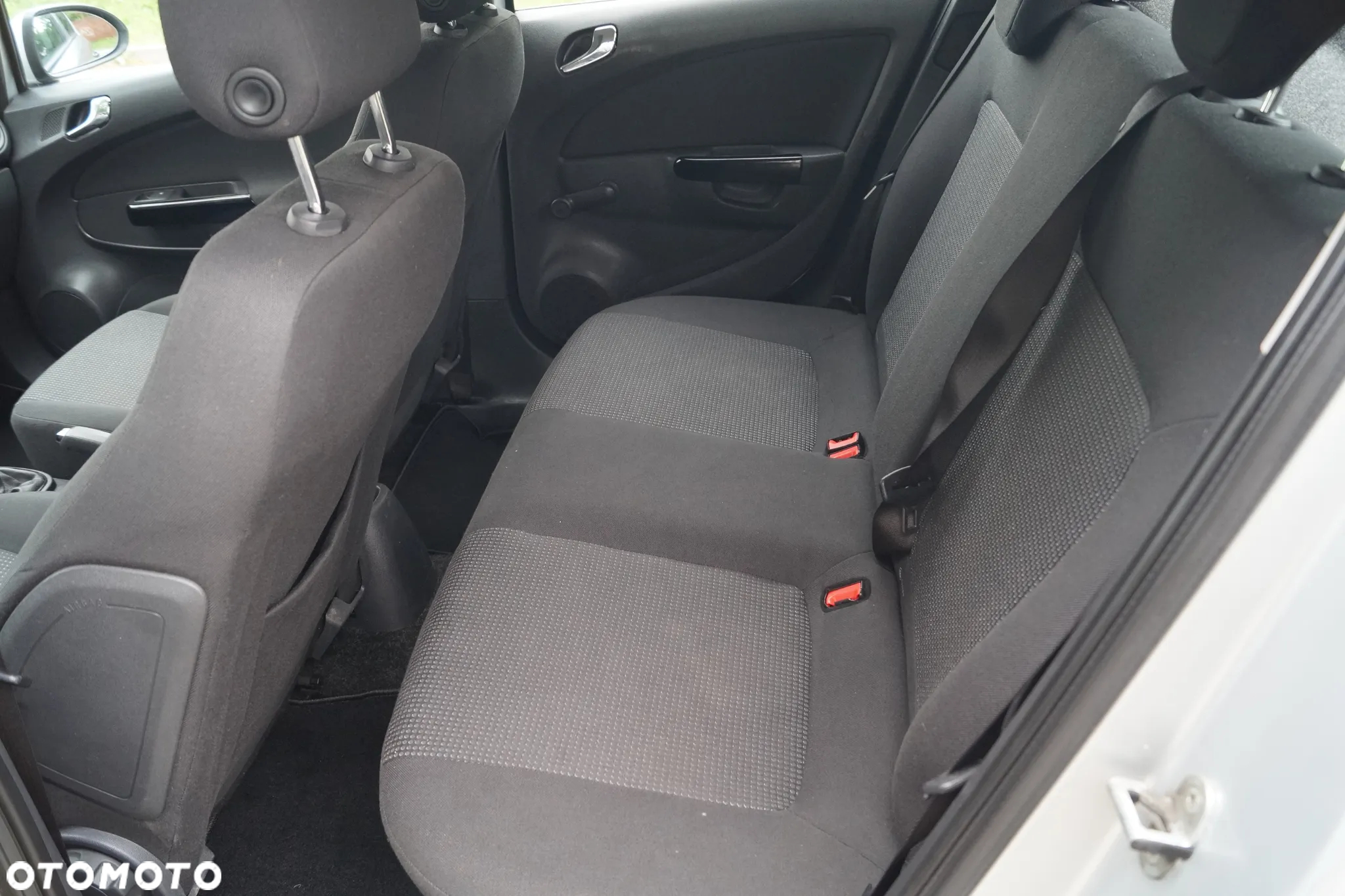 Opel Corsa 1.2 16V Color Edition - 9